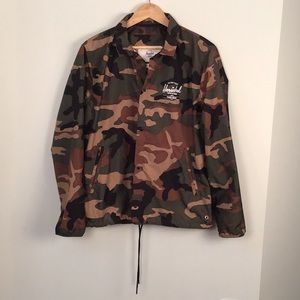 Herschel packable coach windbreaker. Men, size Medium.